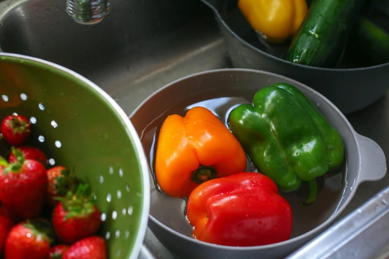 Citrus and Strawberries Rank Highest for Pesticide Traces, Bell Peppers Lead Vegetables post image