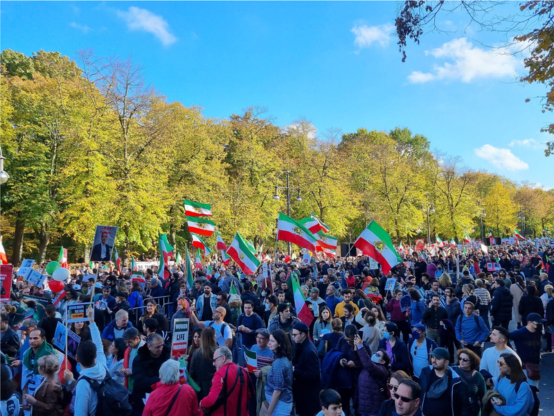 Stones Thrown at Iranian Embassy in the Hague, Four People Arrested post image